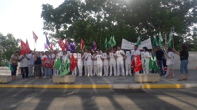 Concentración de trabajadores del Hospital Valme, en Sevilla.