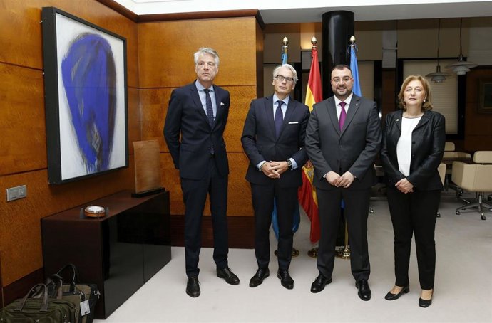 Adrián Barbón y Delia Losa con directivos de Parter Capital Group.