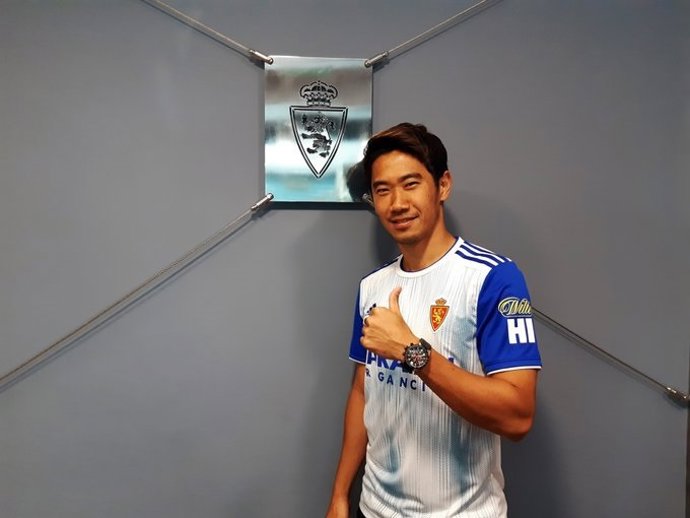 El centrocampista japonés Shinji Kagawa jugará en el Real Zaragoza las dos próximas temporadas