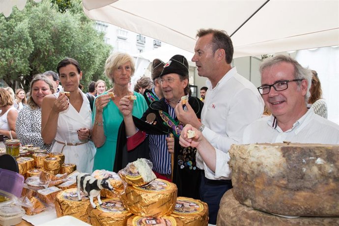Inauguración de la II Feria del Queso de Cantabria