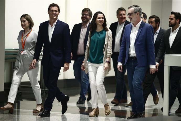 El presidente de Ciudadanos, Albert Rivera; la portavoz del partido en el Congreso de los Diputados y el secretario general de Cs, José Manuel Villegas, llegan junto a otros miembros de la formación naranja a Madrid Marriott Auditorium  para la celebrac