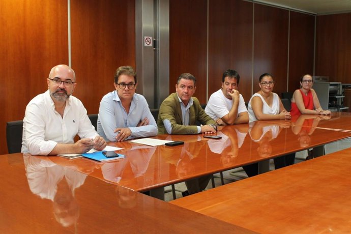 Trobada entre quatre directors insulars del Consell d'Eivissa i el president Vicent Marí.