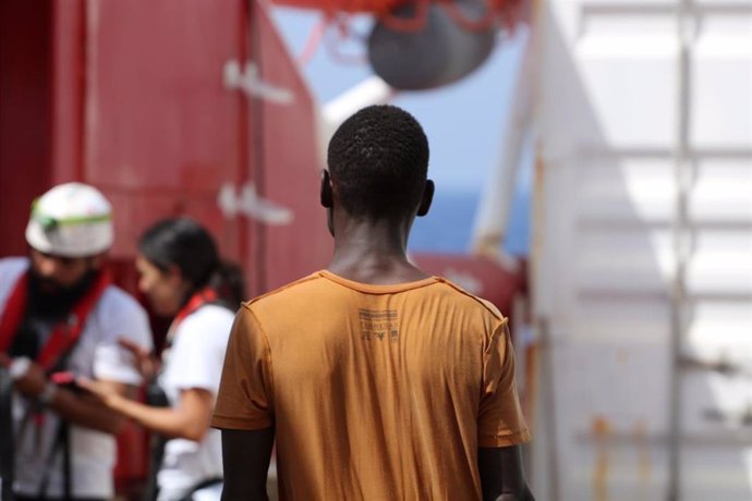 Migrantes rescatados por el 'Ocean Viking'