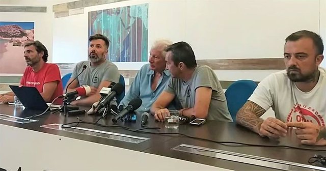 Rueda de prensa del jundador del Open Arms, Òscar Camps, el presidente de Open Arms Italia, Riccardo Gatti, el actor Richard Gere y el fotógrafo y chef Gabriele Rubini