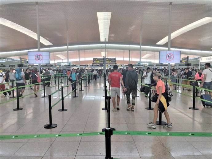 Filtre de seguretat en la T1 de l'Aeroport de Barcelona