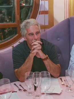 EEUU.- Muere en un presunto acto de suicidio el magnate Jeffrey Epstein, imputad
