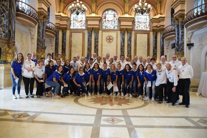 Las jugadoras de hockey hierba y fútbol de la Real Sociedad protagonizan el cañonazo de la Aste Nagusia de San Sebastián