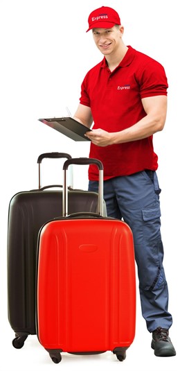 Un repartidor de Correos lleva las maletas de un cliente