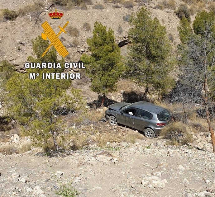 Vehículo accidentado en un barranco en Santa Fe de Mondújar