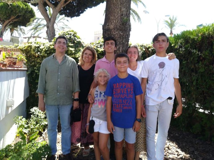 La familia numerosa de José María Ruiz y su esposa Inma