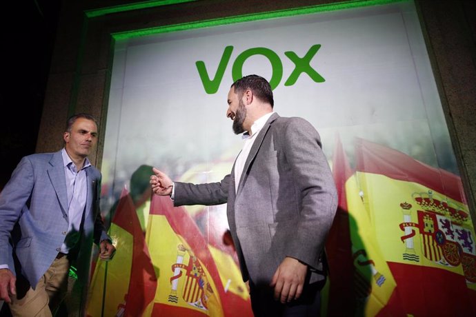 El candidato de VOX a la alcaldía de Madrid, Javier Ortega Smith, y el presidente de VOX, Santiago Abasca