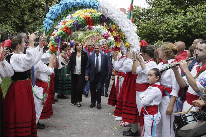 Miguel Ángel Revilla preside la celebración del Día de Cantabria en Cabezón de la Sal