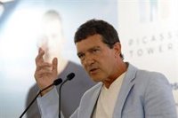 Antonio Banderas ve "un horror" que impidan al Open Arms atracar en un puerto del Mediterráneo