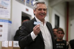 Alberto Fernández vota en las PASO