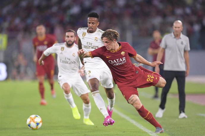Zaniolo y Militao en un Roma-Real Madrid