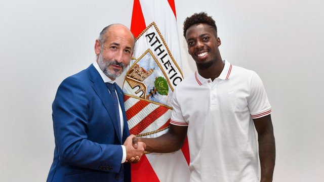 El presidente del Athletic Club de Bilbao, Aitor Elizegi, y el jugador Iñaki Williams