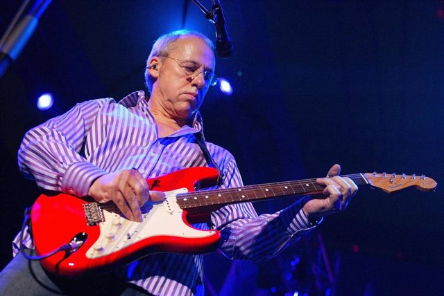Mark Knopfler Performs In Perth