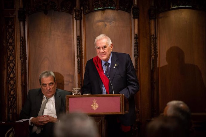 Ernest Maragall en el recibimiento del presidente de la Generalitat de Cataluña, Quim Torra, a los concejales del Ayuntamiento de Barcelona