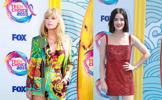 Taylor Swift y Lucy Hale en los Teen Choice Awards