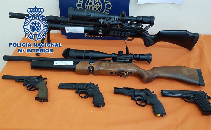 La Policia Nacional desmantella un centre de distribució de dorgas i armes en un narcopiso de Pineda de Mar (Barcelona)