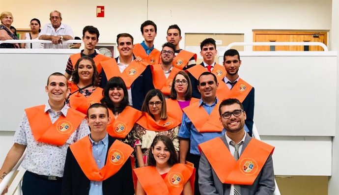 Alumnes de la Universitat d'Alacant graduats en el curs 2018-2019 amb l'ajuda de Fundació ONZE.