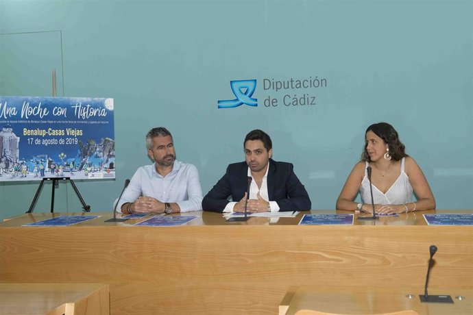 El diputado provincial junto con el alcalde y la concejal de Cultura de Benalup-Casas Viejas
