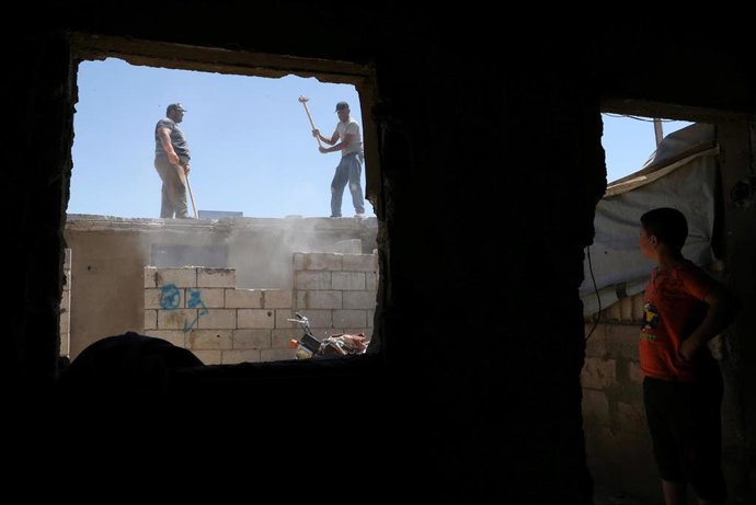 Demolición de viviendas de refugiados en Arsal