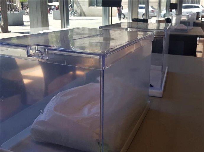 Urnas para las elecciones generales del 28 de abril