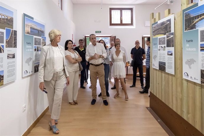 La consejera de Turismo inaugura el Centro de Interpretación de los Puentes en Liérganes