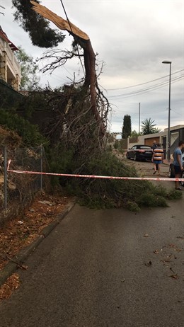 Incidncies en la via a causa de les pluges a Sitges