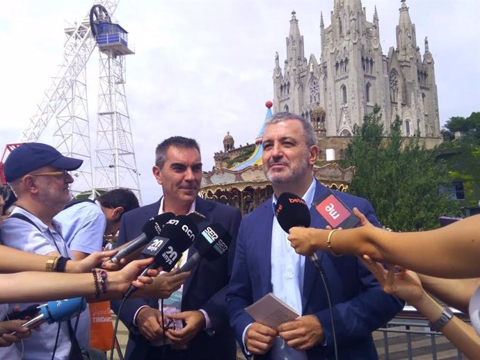Jaume Collboni en declaraciones a los medios en el Tibidabo