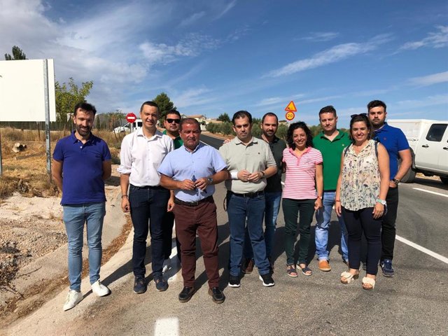 Visita a las obras ejecutadas en la carretera de acceso a la Estación de Huelma.