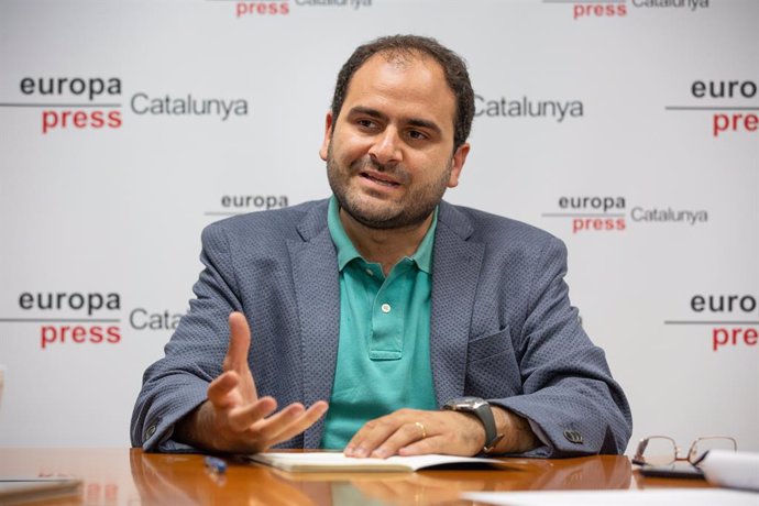 El president de Societat Civil Catalana (SCC) i és exdiputat del PP en el Parlament catal, Fernando Sánchez Costa, durant una entrevista per a Europa Press.