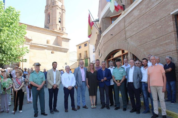 Homenaje al director general de la Guardia Civil, Félix Azón, en su localidad natal, Almunia de San Juan (Huesca).