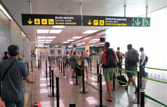 Filtro de seguridad de la T2 en el Aeropuerto de Barcelona