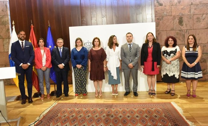 Foto de familia de los nuevos altos cargos de la Consejería de Sanidad del Gobierno de Canarias