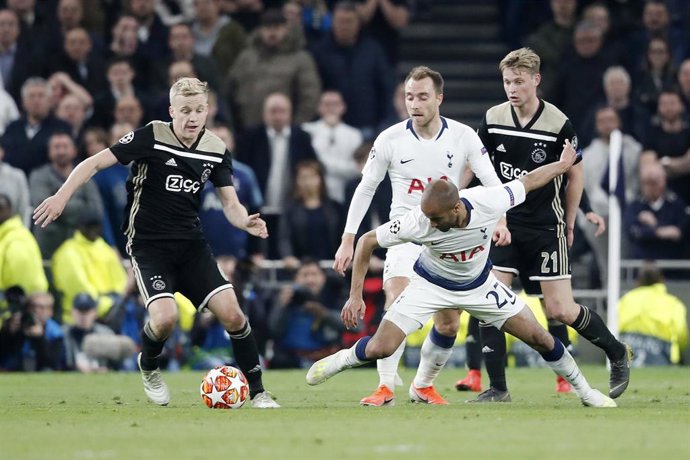 Ajax player Donny van de Beek, Tottenham Hotspur player Christian Eriksen, Tottenham Hotspur player Lucas Moura and Ajax player Frenkie de Jong during the UEFA Champions League, Semi- Final, 1st leg football match between Tottenham Hotspur and AFC Ajax 