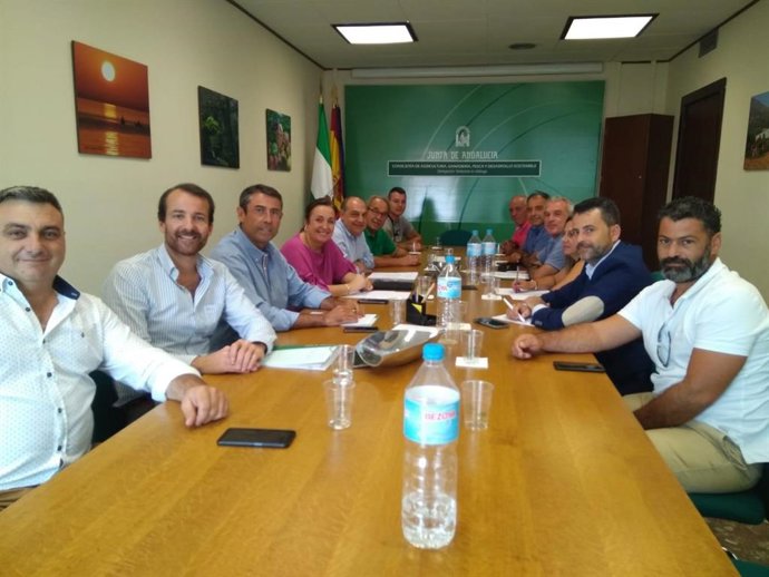 La Junta traslada a las cofradías de pescadores que defenderá la ampliación de l