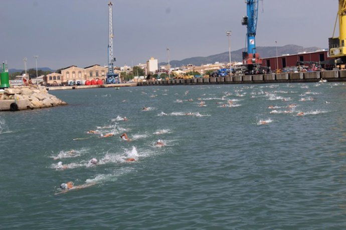 Imagen de archivo de la travesía a nado en Puerto de Sagunto
