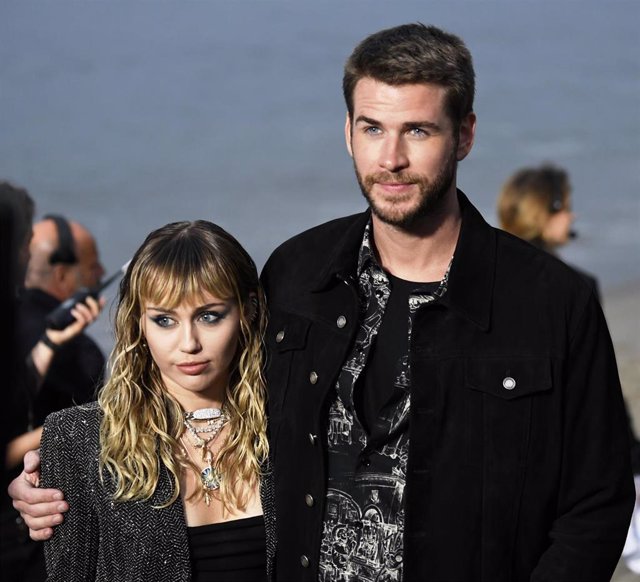 Miley Cyrus y Liam Hemsworth en 'Saint Laurent Mens Spring Summer'