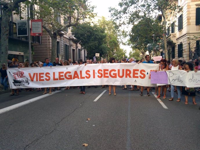 Concentració a Barcelona en favor d'Open Arms