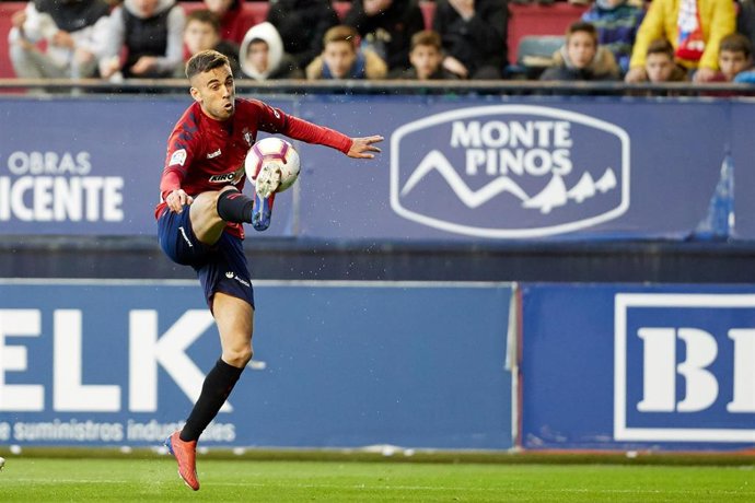 Rober Ibañez en un partido con Osasuna 