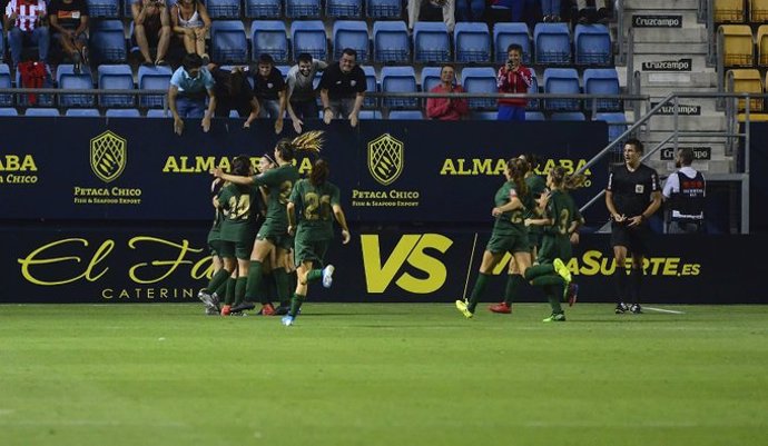 Las jugadoras del Athletic Club Femenino celebran su gol en la semifinal del Trofeo Ramón Carranza