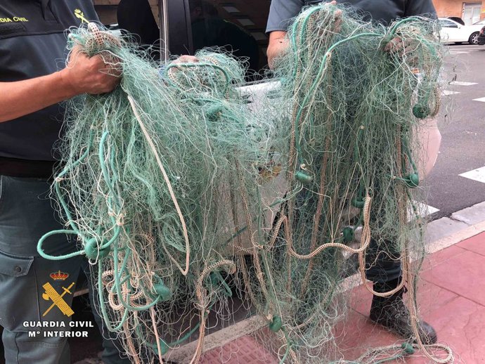 El Seprona interviene útiles para la captura de carpas, barbos y siluros de mane