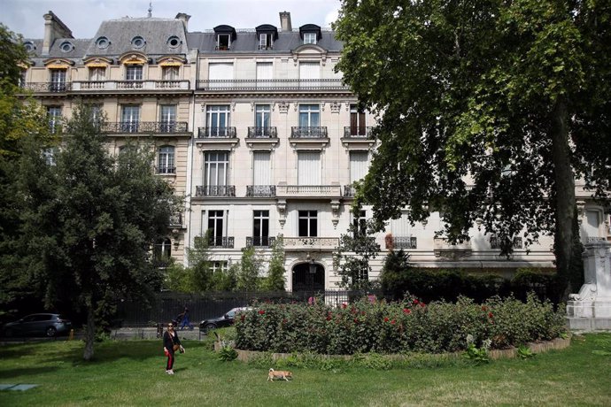 El exterior del edificio donde Epstein tenía un piso en la avenida Foch en París