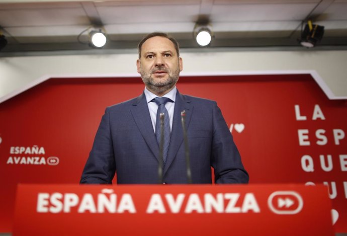 El Secretario de Organización del PSOE, José Luis Ábalos, en una rueda de prensa tras una reunión de la Comisión de la Ejecutiva Federal del PSOE en su sede en Ferraz