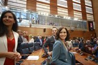 Ayuso promete combatir el machismo "pero no a los hombres" y dice que "cualquier persona puede ser víctima de maltrato"