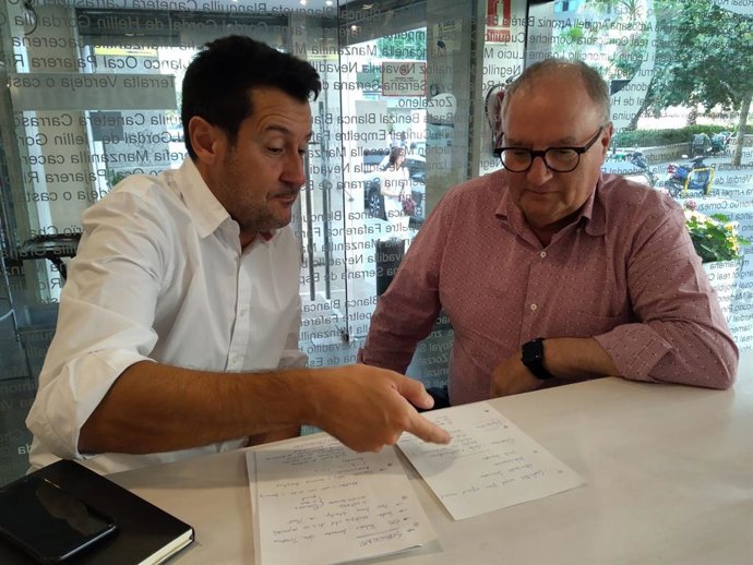 Reunión del senador socialista Alejandro Zubeldia y el presidente de los hosteleros, Gregorio García