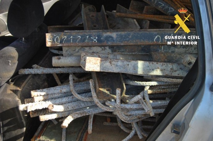 Material de obra intervenido a las tres personas detenidas por hurto del mismo en la A-73 (Burgos-Aguilar de Campoo).
