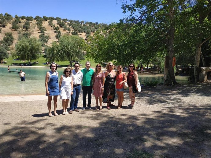 Momento de la visita a la playa de Arroyomolinos